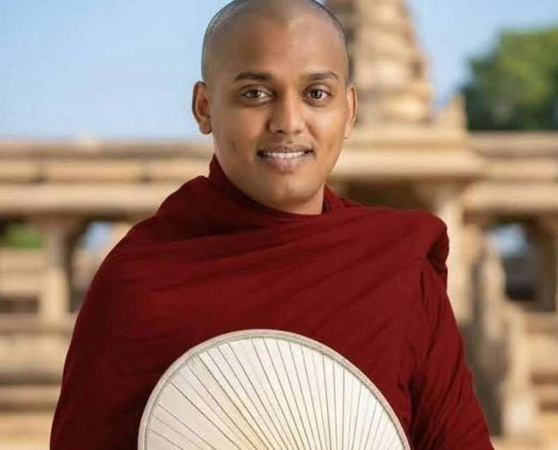 මේක ඔළුවේ තියෙනතාක් මිනිස්සු අනුන් ගැන හොයන්නේ නැතුව ඉදිවී - පූජ්‍ය කත්නොරුවේ හිමි