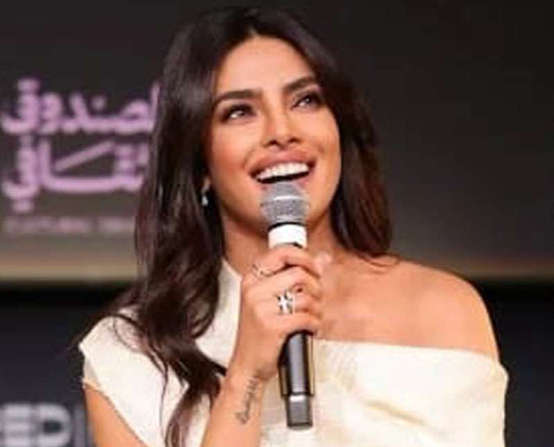 බොලිවුඩයේ දිලිසෙන තරුව ප්‍රියංකා චොප්රා