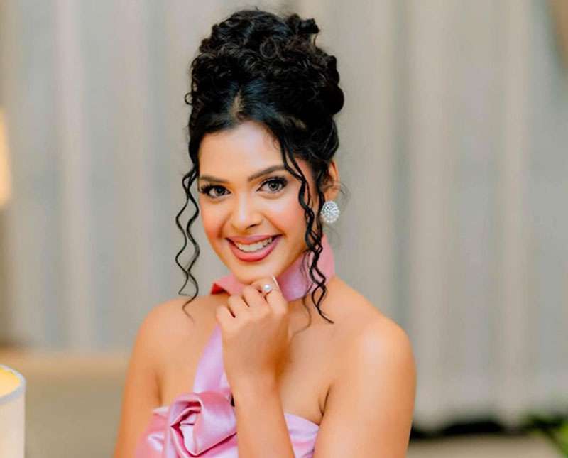 ශක්තිමත් ගැහැණු ළමයෙක් වෙන්නයි මට ඕනෑ