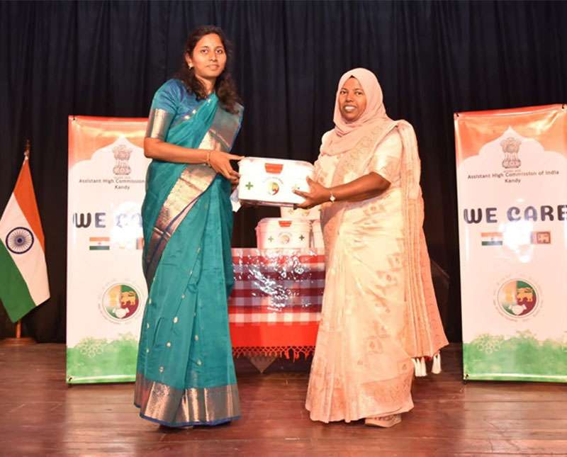 මාතලේ දිස්ත්‍රික්කයේ අවතැන් වූ ජනතාව වෙනුවෙන් ආධාර කට්ටල ප්‍රදානය