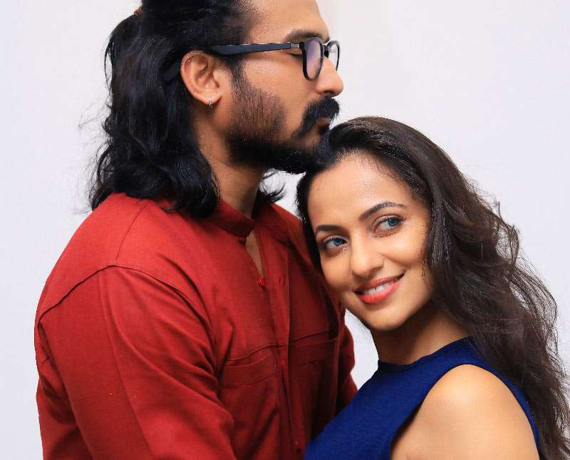 ගිලිහුන සෙනෙහස සොයා  ’’වයිෆ්’’ වැඩ අරඹයි !