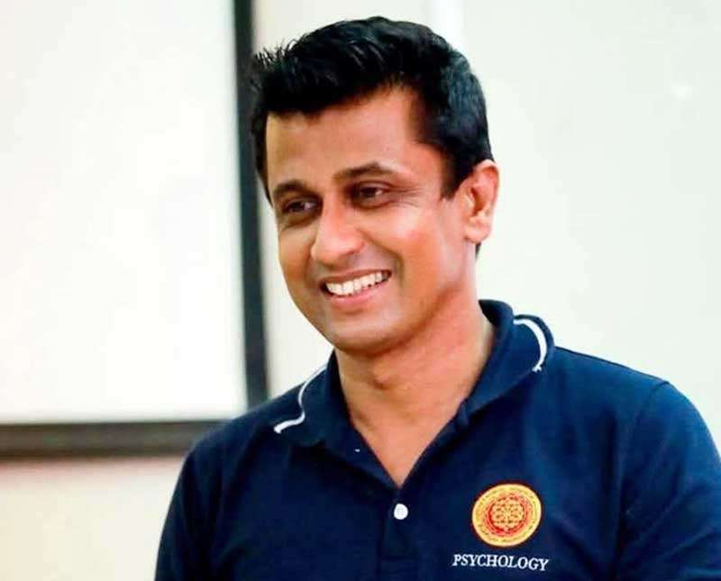 කැදැල්ලක සතුට සැනෙකින් සුනු විසුනු වෙයි...