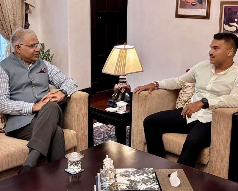නාමල් හා මෙරට ඉන්දීය මහ කොමසාරිස් අතර හමුවක්.