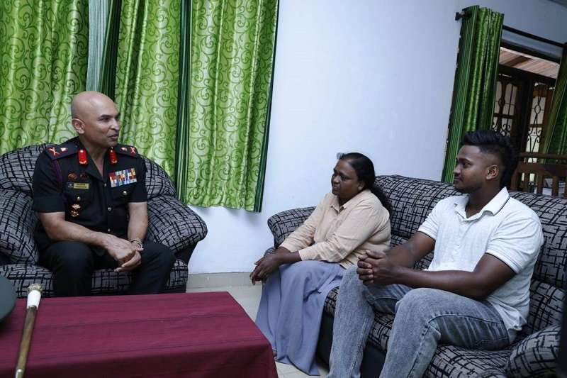 වෙඩි පිට වෙඩි වැදුණත් නොවැටී මව්බිම වෙනුවන් සටන් කළ අභීත විරුවා