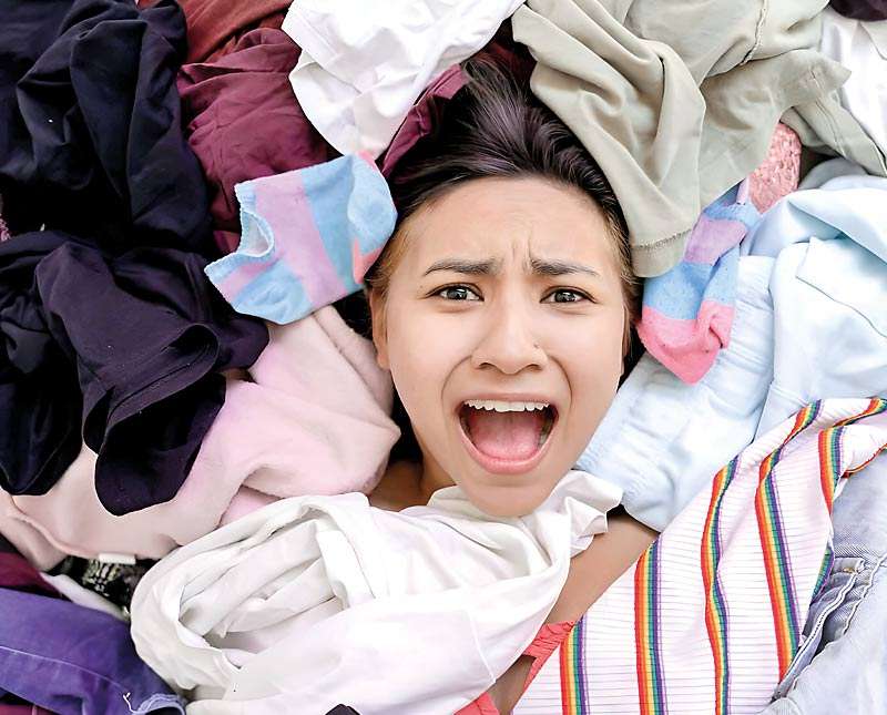 ගේ පුරාම කුණු  එකතු කරන්න හිතෙන Hoarding disorder