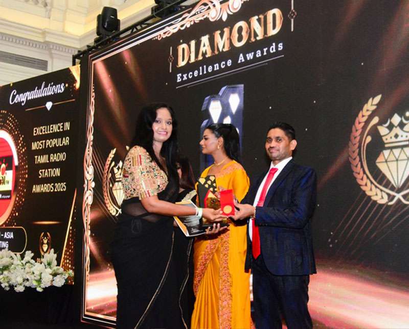 සිරිකත වෙබ් අඩවිය සහ සිරිකත සමාජ මාධ්‍ය ජාලය විශිෂ්ඨතා සම්මානයෙන් පිදුම් ලබයි