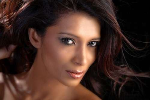 ලෝකයට පේන්න නෙමෙයි, තමන් තමන් වෙලා තියෙන විදියට ජීවත්වෙන්න - ජූලා