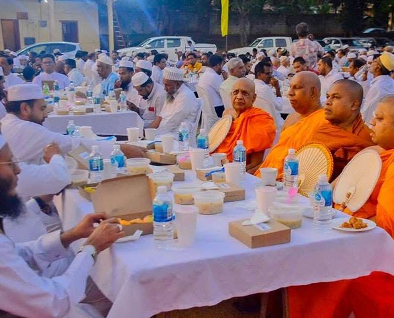 මාතලේ එඩ්වඩ් ක්‍රීඩාංගනයේ පැවැති ඉෆ්තාර් උත්සවය