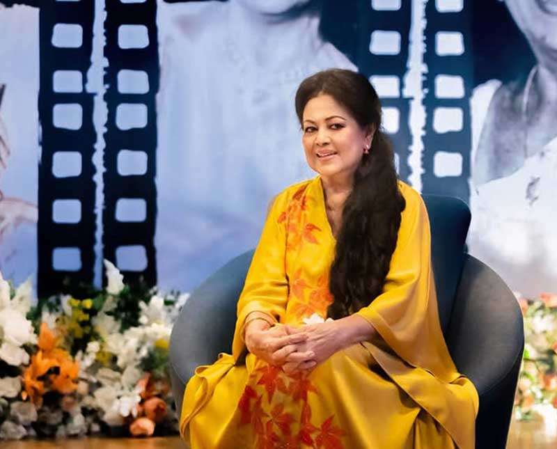 ලාංකේය සිනමාවේ දීප්තිමත්ම තාරකාව ඇයයි...