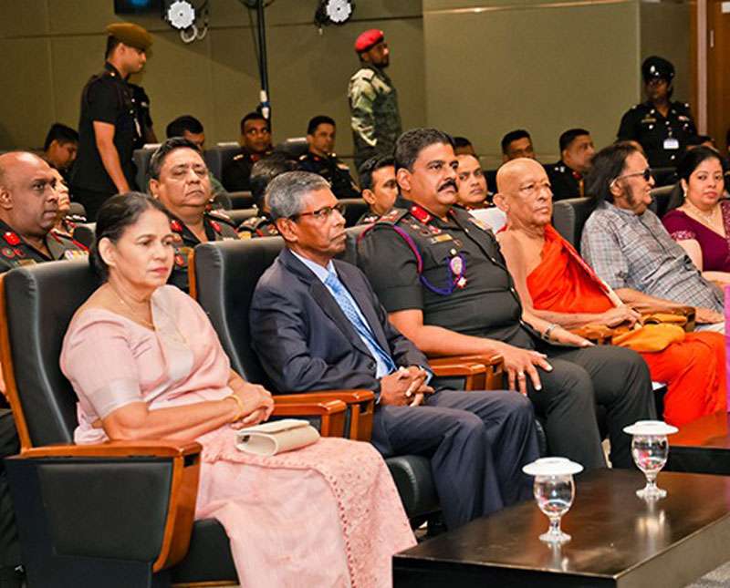 ශ්‍රී ලංකා යුද්ධ හමුදා ගීතය නිර්මාණය කළ ශිල්පීන් ඇගයීමට ලක් කෙරේ