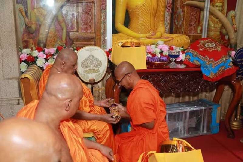 ඓතිහාසික බම්බාව රාජමහා විහාරාධිපති  ධූරය අස්ගිරි පාර්ශවයේ  පූජ්‍ය කුඹුක්කඳන්වල ප්‍රඤ්ඤාරතන හිමිට
