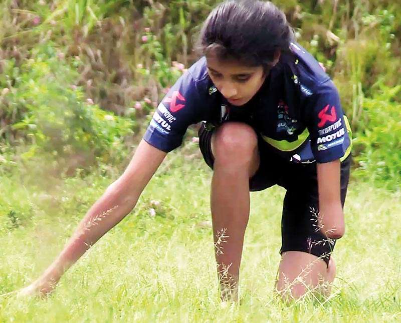 පැරා යන සිහිනයට  දුප්පත්කම හරස් කපනවා  - ධාවන ශූරී සඳුනි ස්වර්ණමාලිගේ කතාව