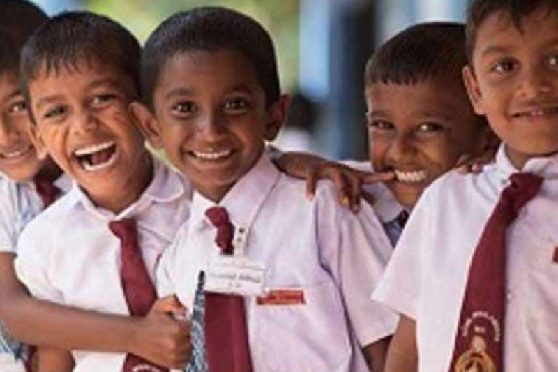 පාසැල් දරුවන්ට නොමිළේ  ඇස් කණ්ණාඩි