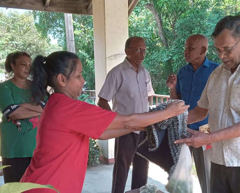 කාන්තා දිනයදා  තෙල්දෙණිය ,දිගන සෙනරත්වෙල   පුස්තකාල මණ්ඩලය  කාන්තාවන්ට අත දෙයි