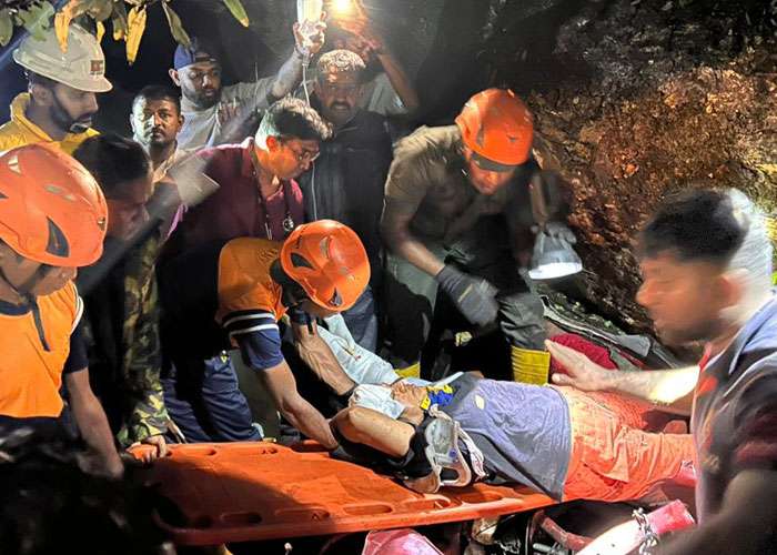 තලගොල්ල ප්‍රදේශයේ සිදුවූ රිය අනතුරින් විපතට පත් පිරිස මුදවා ගැනීමට යුද්ධ හමුදා සහාය