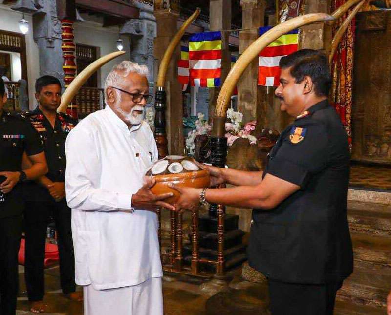 ශ්‍රී දළදා මාලිගාවට ශ්‍රී ලංකා යුද්ධ හමුදාවෙන් මෙවරත් කොප්පරා පරිත්‍යාග කරයි