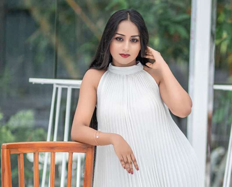 පාටියකට හැඩට යන්න