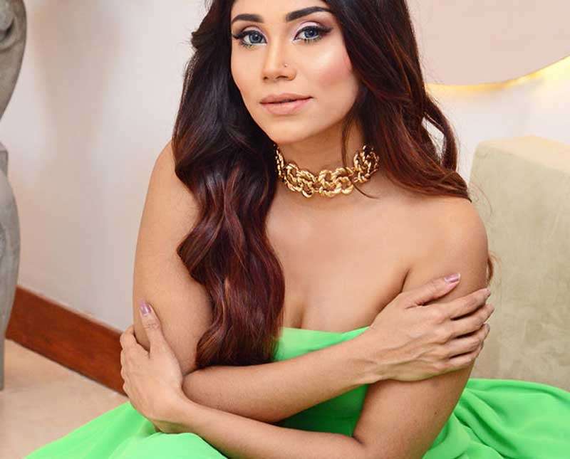 ගී කිරිල්ලිගේ හැඩ බලන්නකෝ