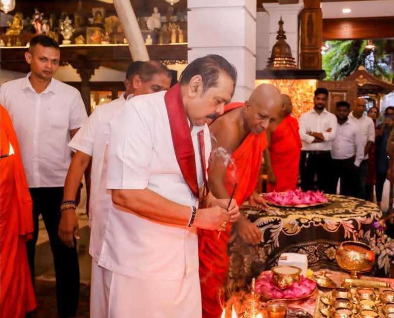 දිවි පිදූ අපේ අභීත රණවිරුවන් සිහිපත් කරමින් පිං පැමිණවීම