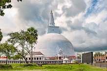 රුවන්වැලි මහ සෑය දෙසට ඇදෙන අද්භූත ආලෝක ධාරා
