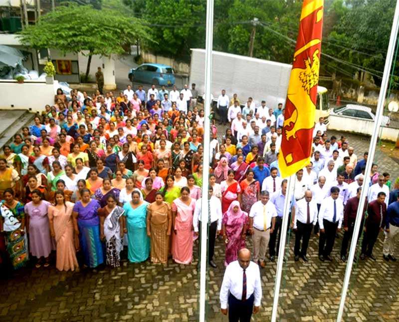 මාතලේ දිස්ත්‍රික් ලේකම් කාර්යාලය නව වසරෙ වැඩ අරඹූ හැටි