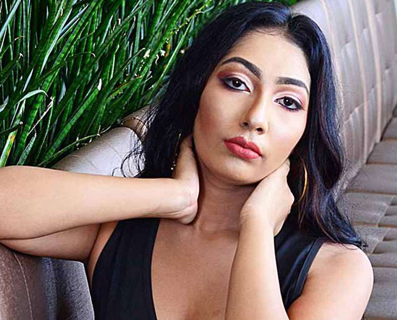 සුන්දර රූ සපුවකට හිමියක් කියන ඇය