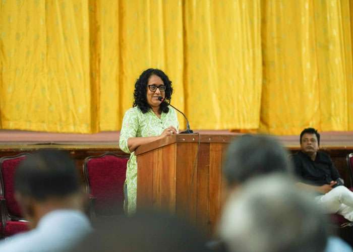 අධ්‍යාපනය මේ මොහොතේ දරුවන්ට බරක් නොවිය යුතුයි