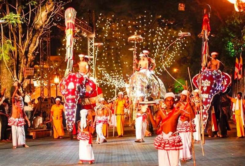 මහනුවර ඇසළ පෙරහැර දෙවන කුඹල් පෙරහැර අද
