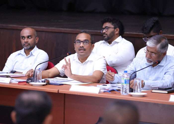 2025  වසරේ මාර්ග අනතුරු වලින්  2700ක් මරුට