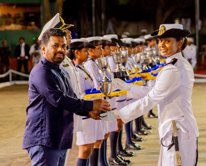 රට යළි ගොඩනගනවා යන තිර අදිටනින් යුතුව එක්ව කටයුතු කරමු