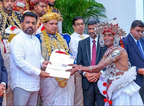 ලක්ෂ සංඛ්‍යාත ජනතාවක් මන්මත් කළ ඇසළ පෙරහැරේ කලාකරුවන්