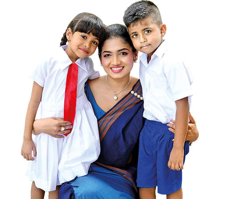 ඇදුරු දිවියක සොඳුරු සටහන් -  ‍ලෝචනා ඉසුරින්දි