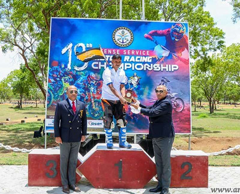 පදක්කම් රැසක් සමඟින් 13 වන ආරක්ෂක සේවා ධාවන පැදි  ශූරතාව යුද්ධ හමුදාවට