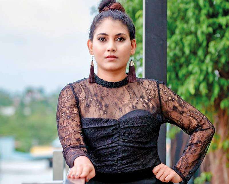 දුස්රා සමග එන රතී -  Thilakshini