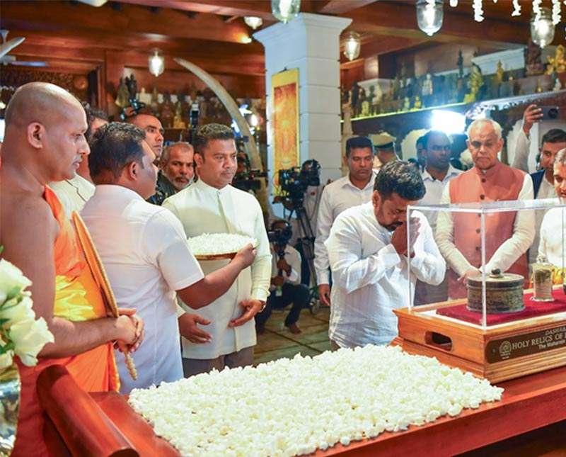 ඓතිහාසික දෙව්නි මෝරි ශ්‍රී සර්වඥ ධාතුන් වහන්සේ  වැඳ පුදා ගැනීමට ජනපති එක් වෙයි