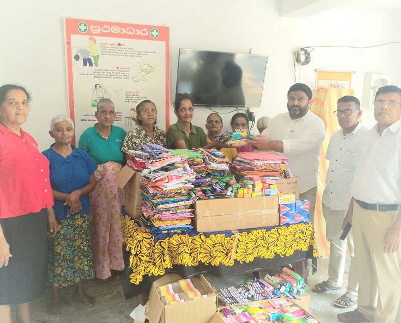 අවතැන් ව සිටින මාතලේ දිස්ත්‍රික්කයේ ජනතාව වෙත පරිත්‍යාග