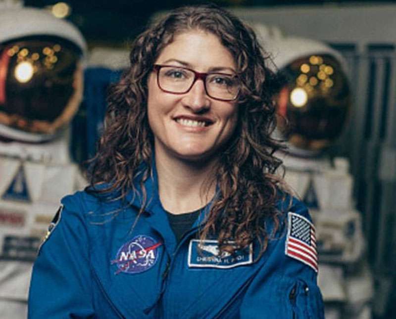 තරු අතර නම් තැබූ ක්‍රිස්ටිනා කෝච්