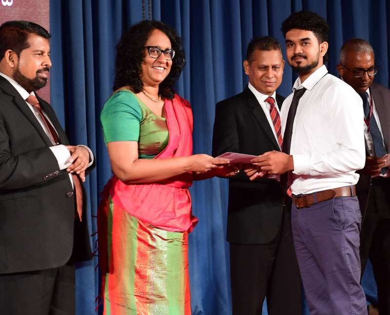 කළමනාකරණ සේවයේ නව නිලධාරීන් සඳහා පත්වීම් ලිපි ප්‍රදානය