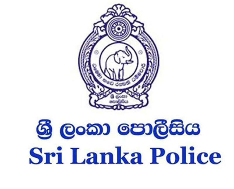 පොලීසියේ යැයි පවසා සිවිල් ඇදුමින් අපරාධ  කරන පිරිසක්