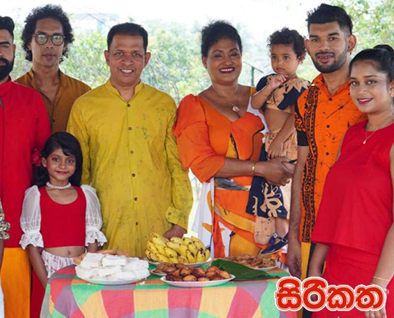 ලබන්නා වූ සිංහල සහ දමිළ අලුත් අවුරුද්ද ඔබ සැමට සාමය සතුට සපිරි සුබම සුබ අලුත් අවුරුද්දක් වේවා