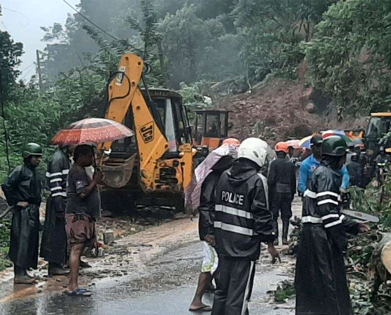 උඩදුම්බර  ගංගොඩ සහ උඩපිටවල  ගම්මාන වල සිදුවූ නායයෑම