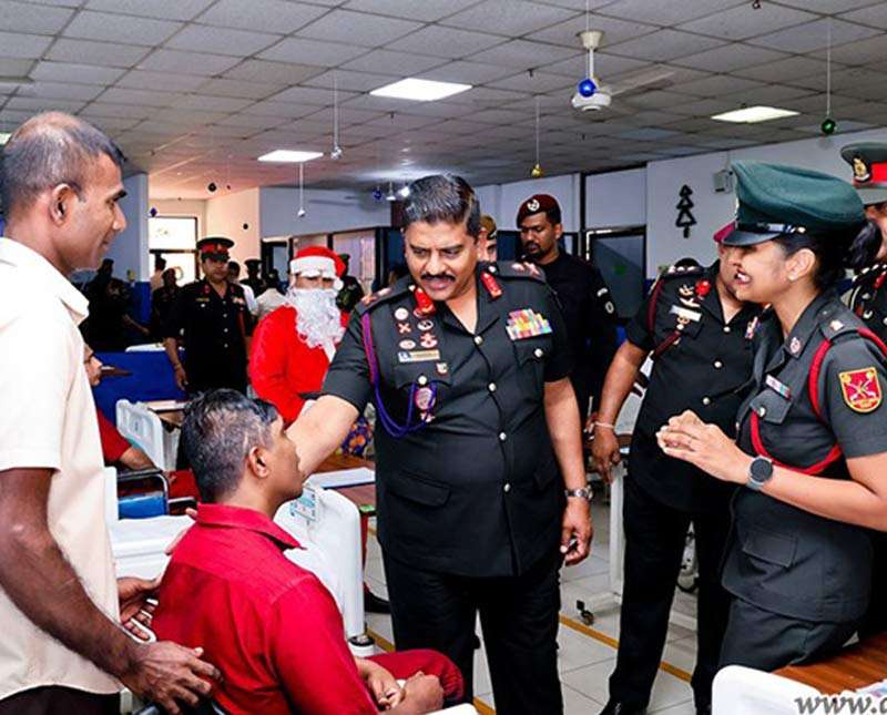 යුද්ධ හමුදාධිපති රනක්ෂිතයට පත් රණවිරුවන් බැහැදකියි