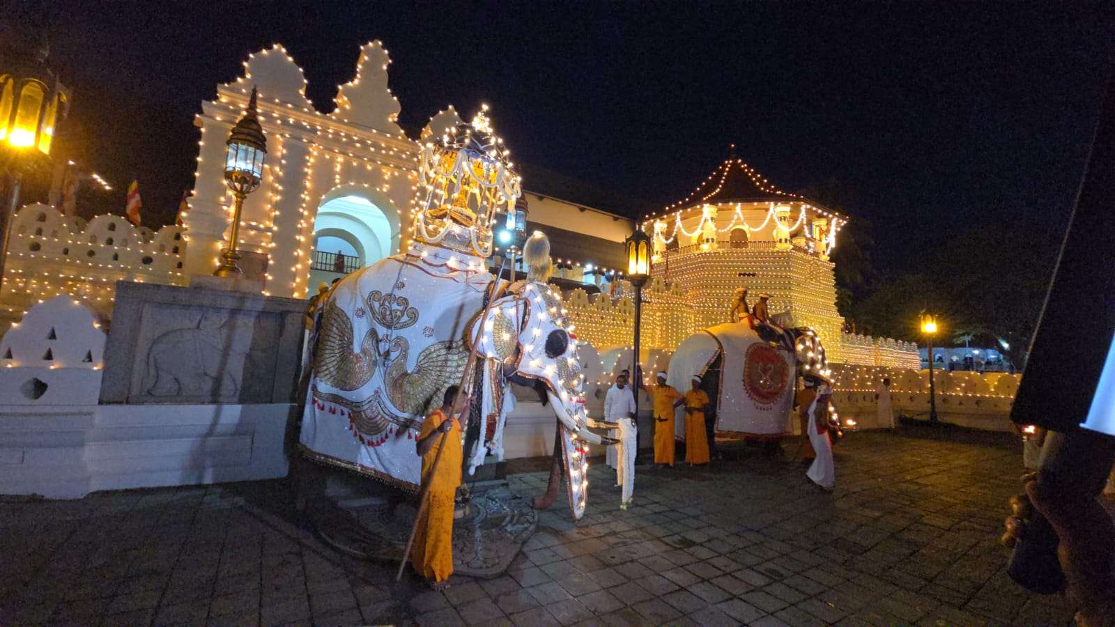 මහනුවර ඇසළ පෙරහැරේ තෙවන කුඹල් පෙරහැරේ  විවිධ අවස්ථාවන්