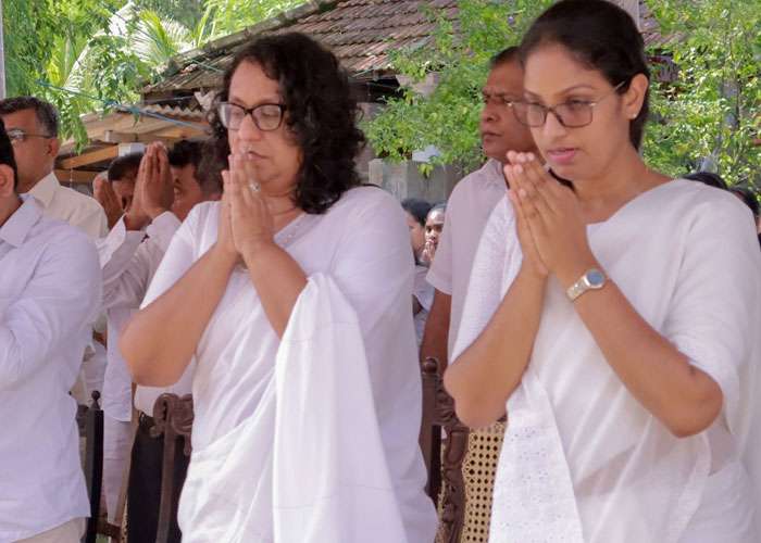 වාද්දුව මහිගර්ජනාරාමයේ කොත  පැළඳවීමේ
