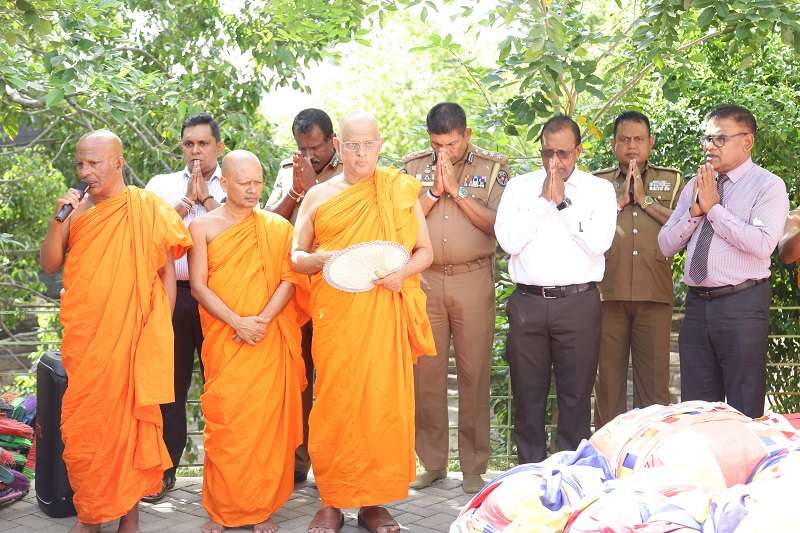 ඓතිහාසික රුවන්වැලි මහා සෑ පින් බිමෙන් රටටම විසිරෙන නොනිවෙන පුණ්‍ය මෙහෙය