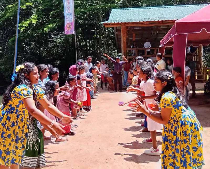 කඳුරට ‘පිපෙන කැකුළු’ දූ දරුවෝ දුනුමඩලාවේදී අවුරුදු සමරති