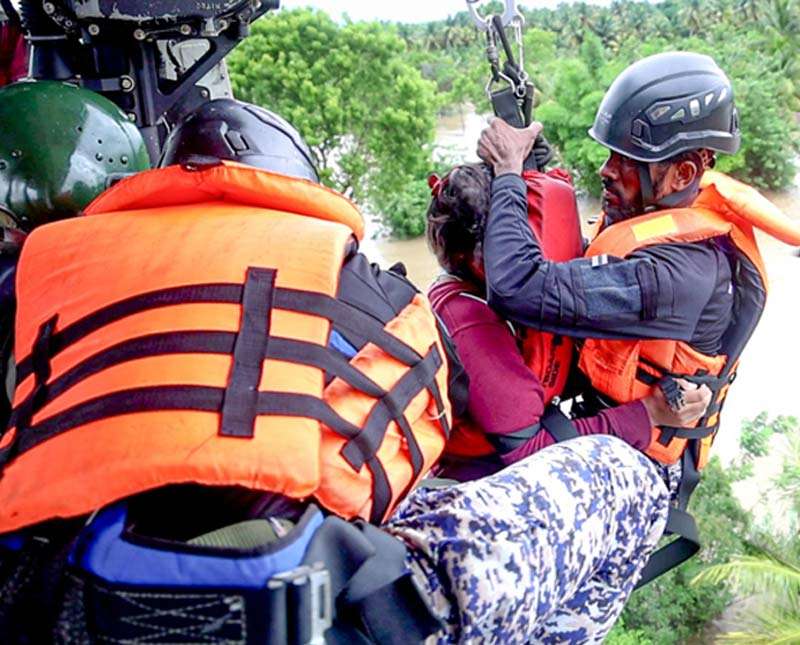 ආපදාවට ලක් වූවන් මුදා ගැනීමේ ගුවන් හමුදා මෙහෙයුම්