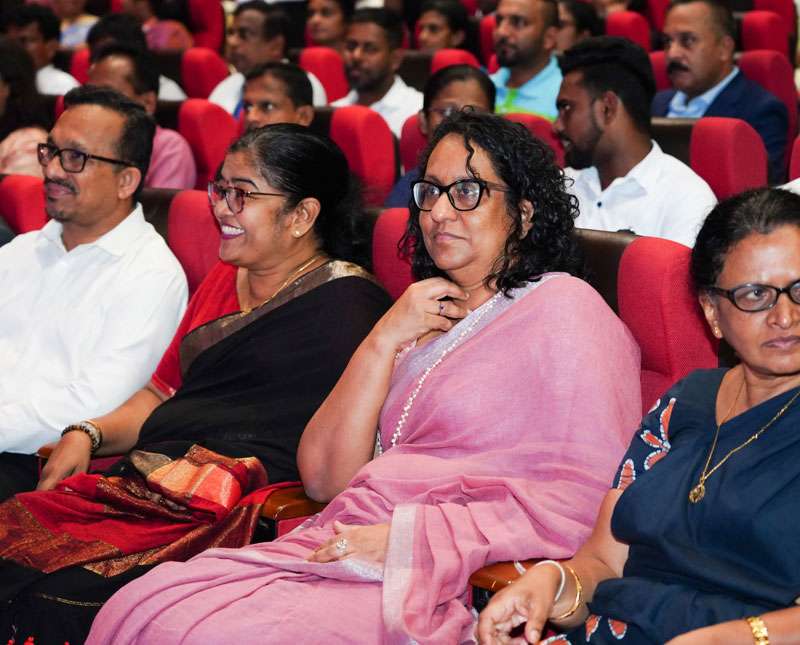 කාන්තා අයිතිවාසිකම් නීතියට පමණක් සීමා නොකර සැබෑ ජීවිතයට හිමිකර දෙමු