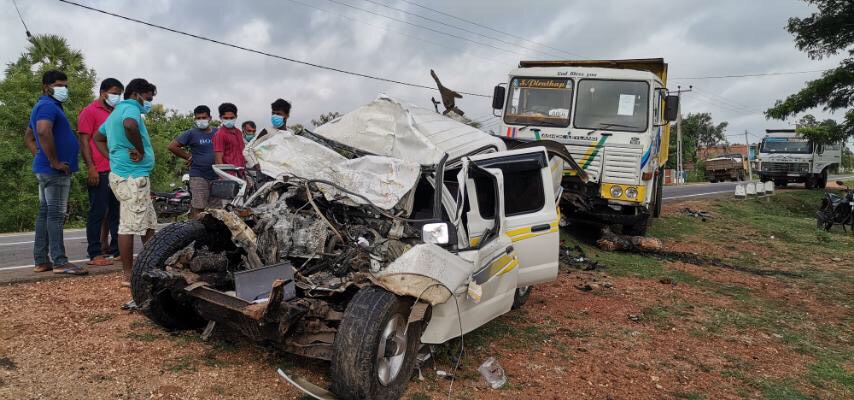 வவுனியாவில் கோர விபத்து; இருவர் பலி!