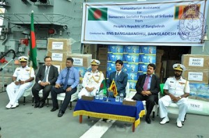 Bangladeshi_ship_arrives_with_relief_goods_for_the_flood_victims_20160606_01p1